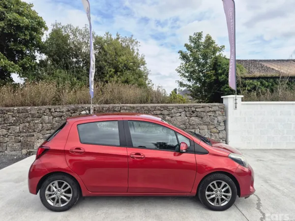 Toyota Yaris Hatchback, Petrol, 2015, Red