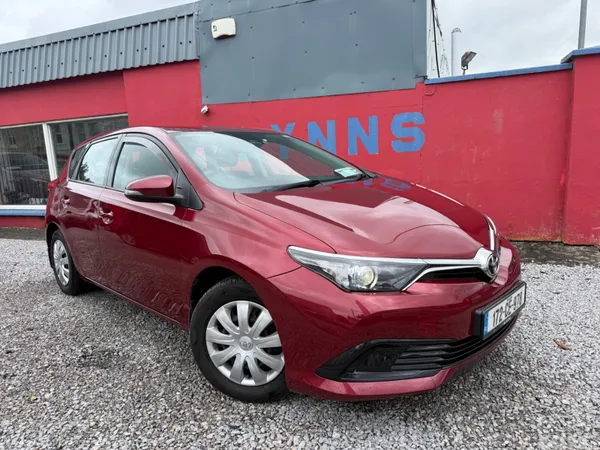Toyota Auris Hatchback, Petrol, 2017, Red