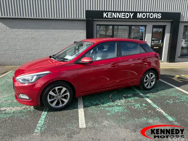 Hyundai i20 Hatchback, Petrol, 2015, Red