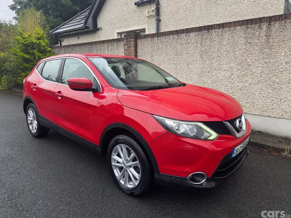 Nissan Qashqai Hatchback, Diesel, 2016, Red
