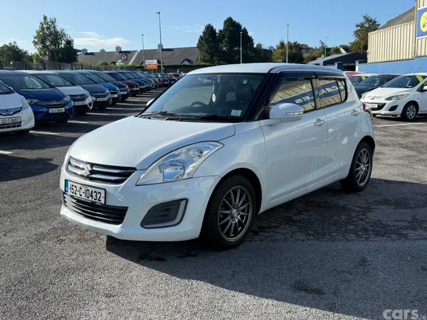 Suzuki Swift Hatchback, Petrol, 2015, White