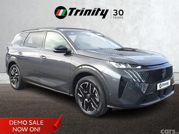 Peugeot 5008 MPV, Petrol, 2026, Grey