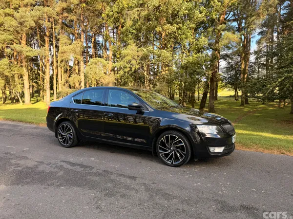 Skoda Octavia Saloon, Diesel, 2017, Black