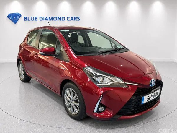 Toyota Yaris MPV, Petrol Hybrid, 2019, Red