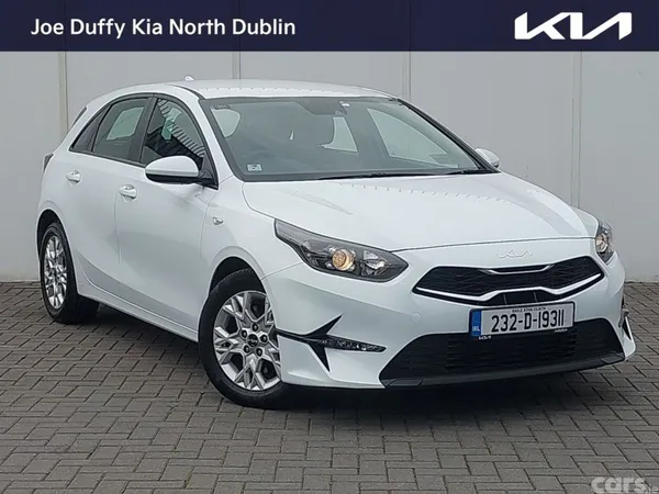 Kia Ceed Hatchback, Diesel Hybrid, 2023, White