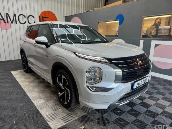 Mitsubishi Outlander SUV, Petrol Plug-in Hybrid, 2024, White