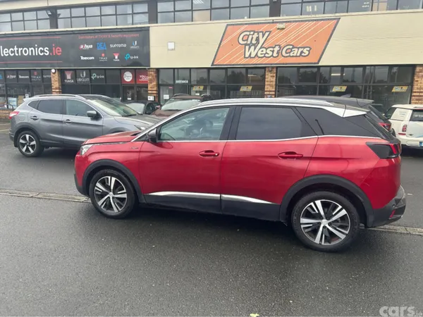 Peugeot 3008 MPV, Petrol, 2017, Red