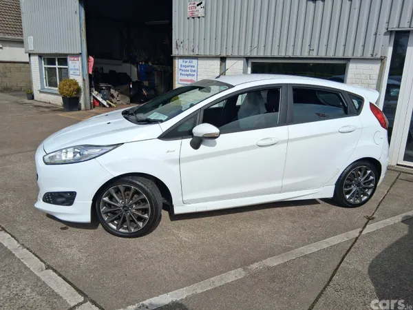 Ford Fiesta Hatchback, Petrol, 2017, White