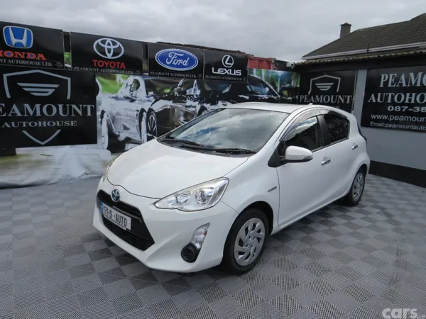 Toyota Aqua Hatchback, Petrol Hybrid, 2017, White