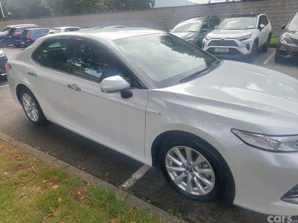 Toyota Camry Saloon, Petrol Hybrid, 2018, White