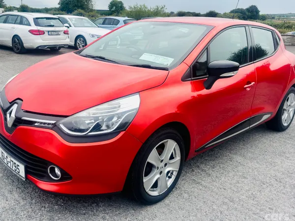 Renault Clio Hatchback, Petrol, 2016, Red