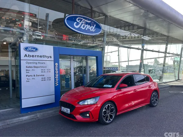 Ford Focus Hatchback, Petrol, 2021, Red