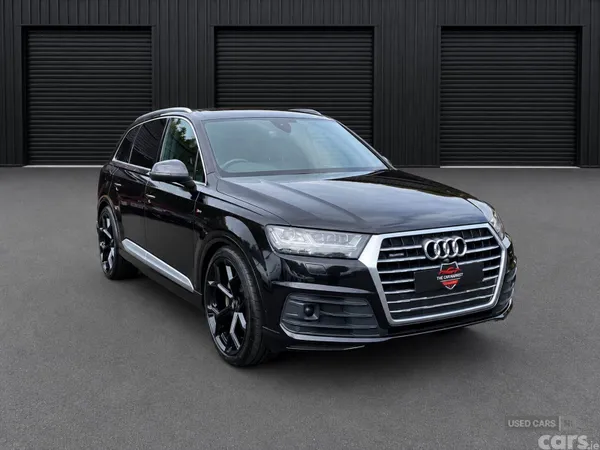 Audi Q7 , Petrol, 2016, Black