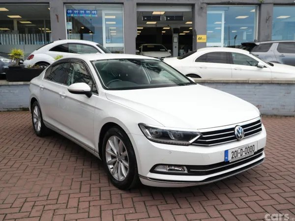 Volkswagen Passat Saloon, Diesel, 2020, White