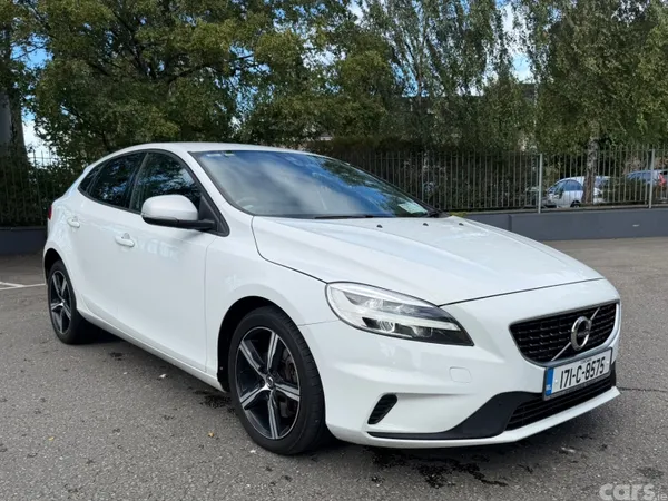 Volvo V40 Hatchback, Diesel, 2017, White