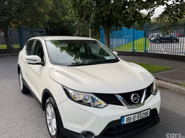 Nissan Qashqai Hatchback, Petrol, 2016, White