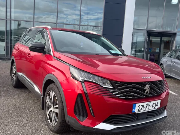 Peugeot 5008 MPV, Diesel, 2022, Red