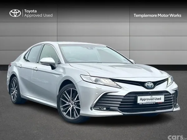 Toyota Camry Saloon, Petrol Hybrid, 2023, Silver