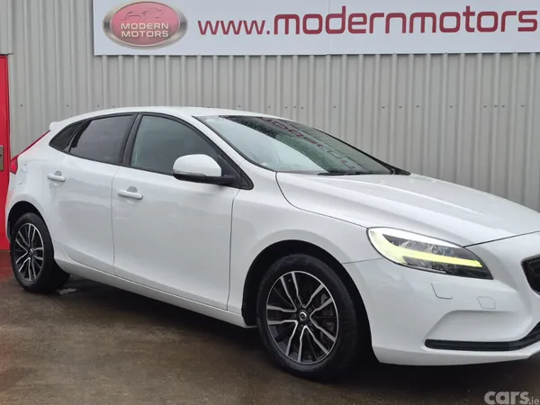 Volvo V40 Hatchback, Petrol, 2019, White