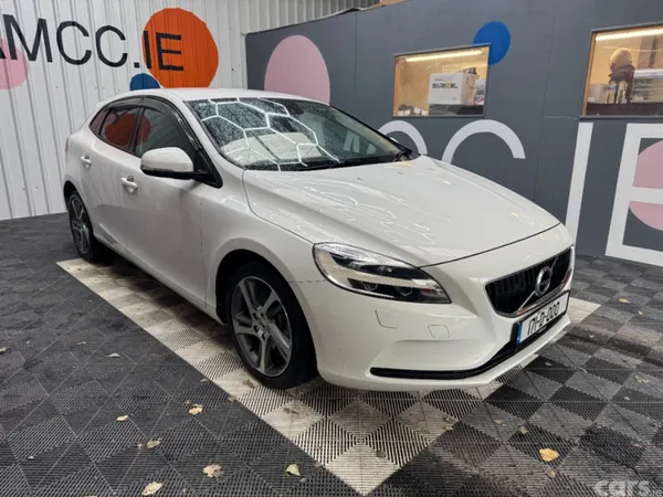 Volvo V40 Estate, Diesel, 2017, White