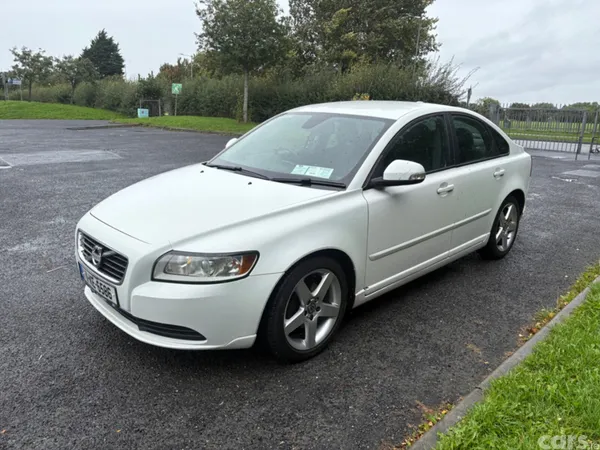 Volvo S40 Saloon, Diesel, 2011, White