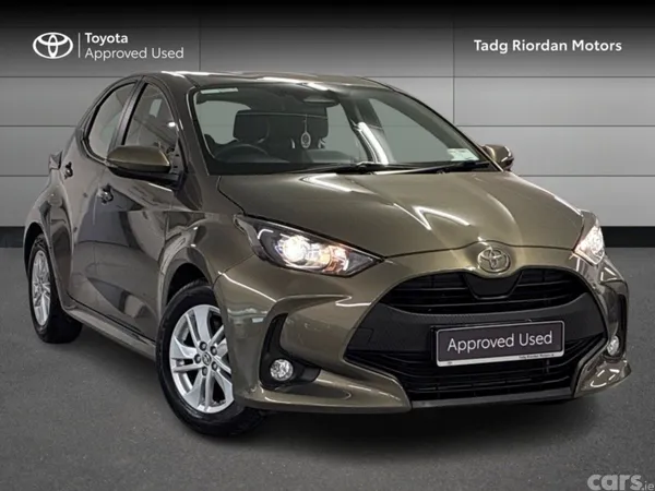 Toyota Yaris Hatchback, Petrol Hybrid, 2024, Bronze