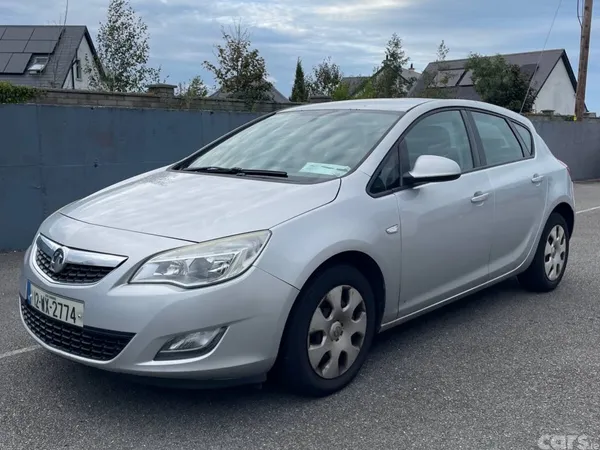 Vauxhall Astra Hatchback, Diesel, 2012, Silver