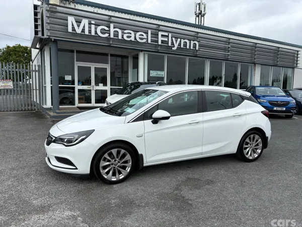 Opel Astra Hatchback, Petrol, 2016, White