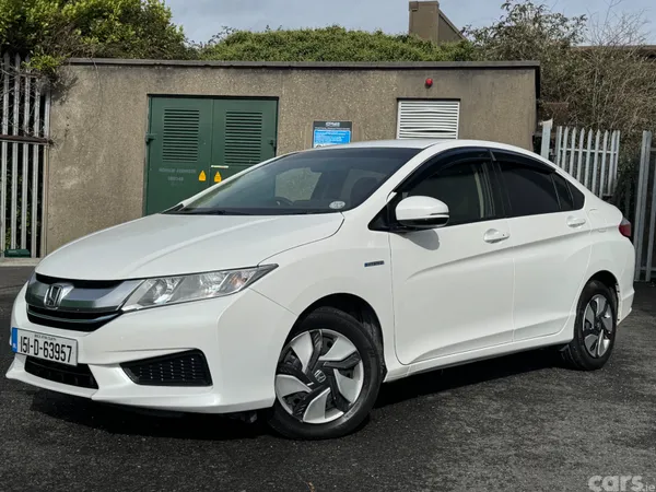 Honda Grace Saloon, Petrol Hybrid, 2015, White