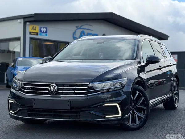 Volkswagen Passat Estate, Petrol Plug-in Hybrid, 2022, Grey