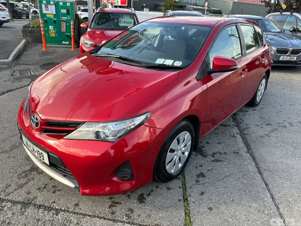 Toyota Auris Hatchback, Diesel, 2014, Red