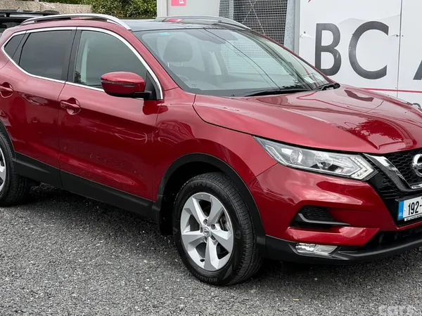 Nissan Qashqai MPV, Petrol, 2019, Red