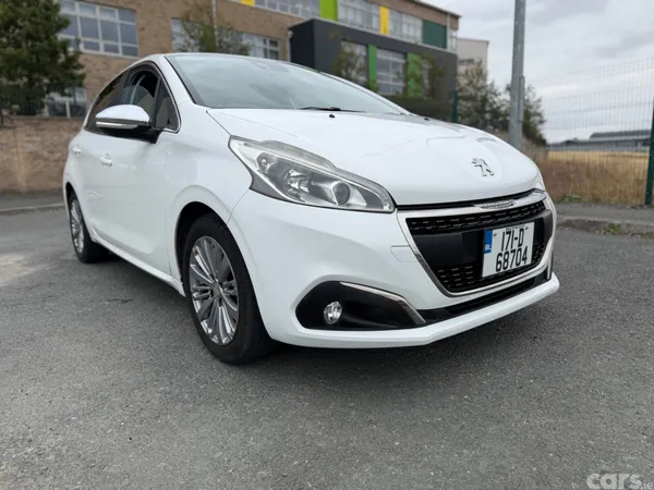 Peugeot 208 Hatchback, Petrol, 2017, White
