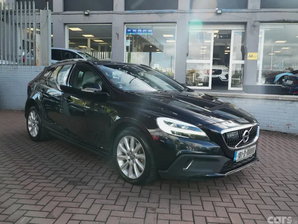 Volvo V40 Hatchback, Diesel, 2018, Black
