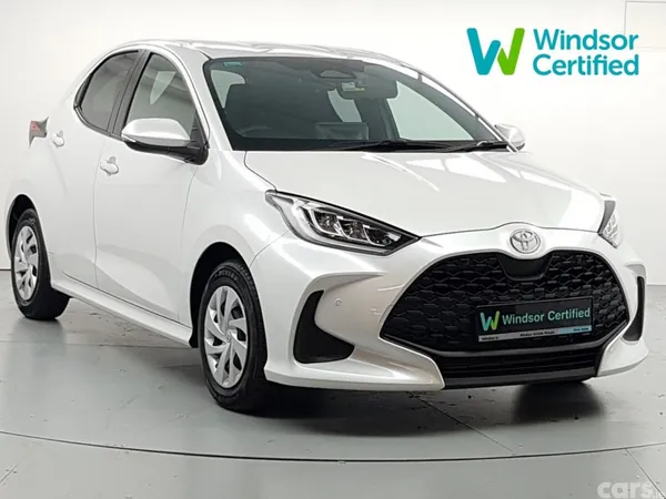 Toyota Yaris Hatchback, Petrol Hybrid, 2024, White