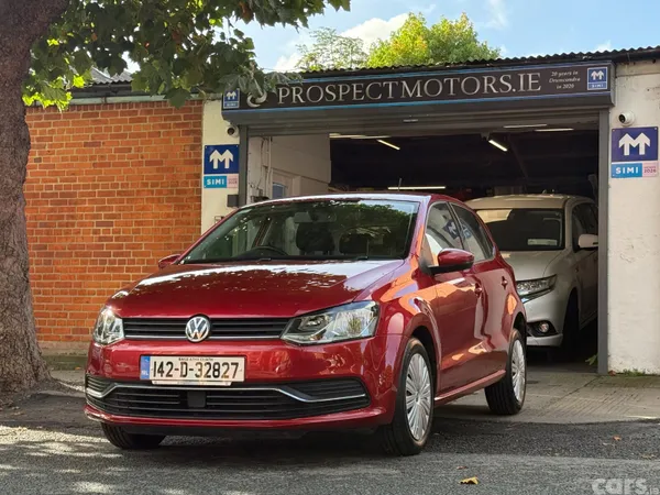 Volkswagen Polo Hatchback, Petrol, 2014, Red