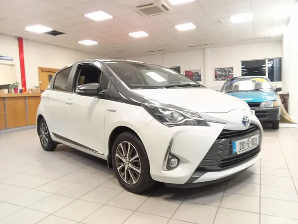 Toyota Yaris MPV, Petrol Hybrid, 2020, White