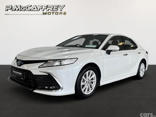 Toyota Camry Saloon, Petrol Hybrid, 2021, White