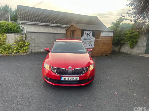 Skoda Octavia Saloon, Petrol, 2018, Red