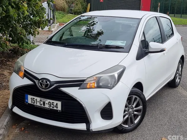 Toyota Yaris Hatchback, Petrol, 2015, White