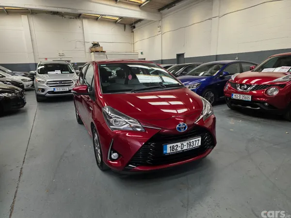 Toyota Yaris MPV, Petrol Hybrid, 2018, Red