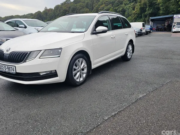Skoda Octavia Estate, Petrol, 2020, White