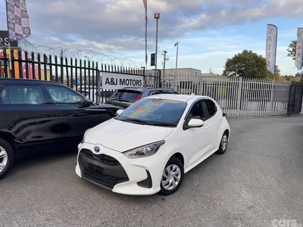 Toyota Yaris Hatchback, Petrol Hybrid, 2021, White