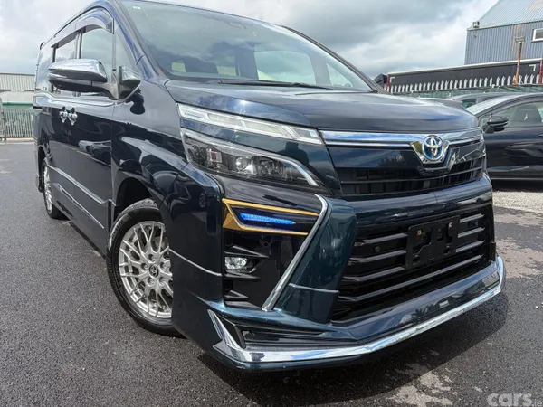 Toyota Voxy MPV, Petrol Hybrid, 2021, Blue