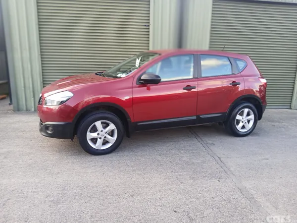 Nissan Qashqai Hatchback, Diesel, 2010, Red