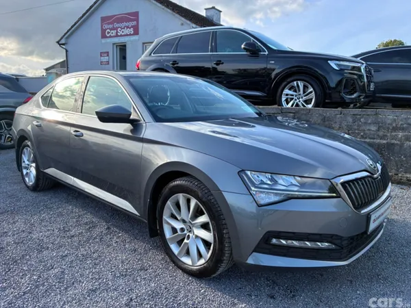Skoda Superb Hatchback, Diesel, 2022, Grey