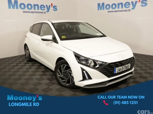 Hyundai i20 Hatchback, Petrol, 2024, White