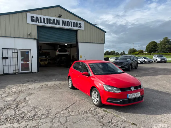 Volkswagen Polo Hatchback, Petrol, 2015, Red