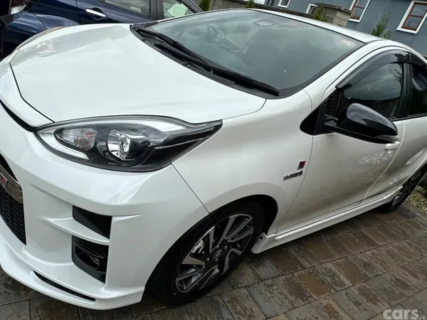 Toyota Aqua Hatchback, Petrol Hybrid, 2018, White