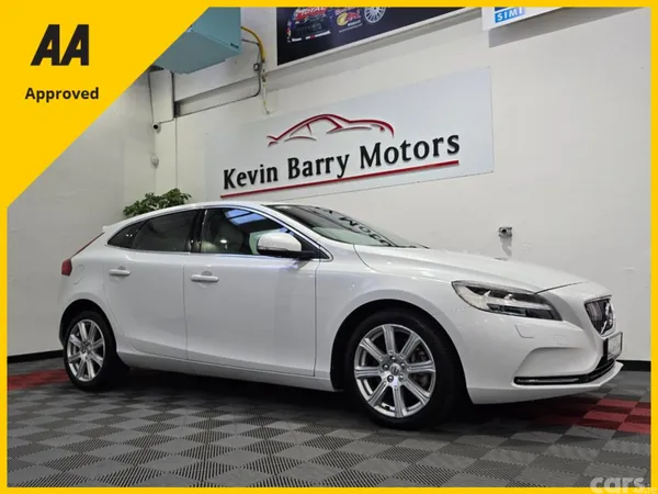 Volvo V40 Hatchback, Diesel, 2018, White
